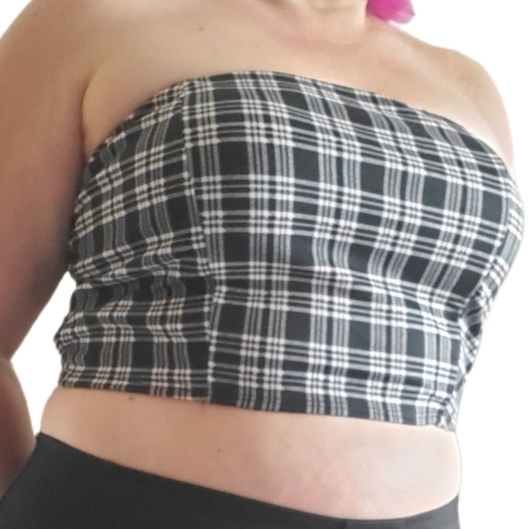 Plaid black and white cropped tube top - Picture 1 of 6